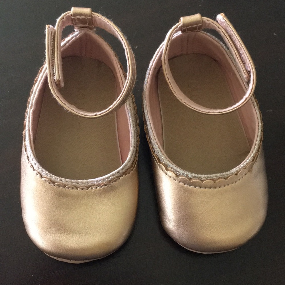 Old navy size 6-12 m